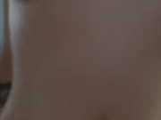 Насаживается на большой член под музыку 11/16