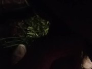 Moglie vogliosa mi fa una sega nel parco pubblico 3/16