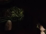 Moglie vogliosa mi fa una sega nel parco pubblico 4/16