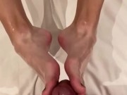 Baby oil footjob makes him feel so good 6/16