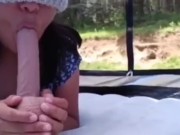 belleza en el bosque, hago mamada profunda y titjob a mi consolador...!!! 2/16