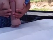 belleza en el bosque, hago mamada profunda y titjob a mi consolador...!!! 9/16