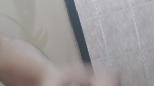 Me masturbo mientras pienso en ella 