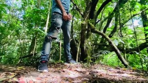 Pee in Nature - Slow Motion