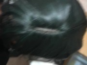 Ándele profe, se la chupo pero me ayuda a pasar de año. Rica mamada en el salón de clases 10/16