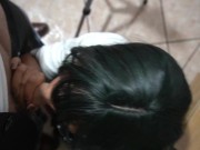 Ándele profe, se la chupo pero me ayuda a pasar de año. Rica mamada en el salón de clases 11/16