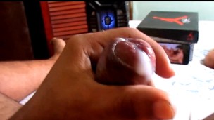 camara lenta de mi pene botando leche después de una buena paja 