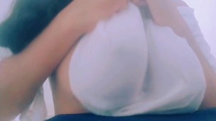 قيمت من صدري بغيت لي يحويني من بزازلي راني هايجة سخنت بزااف احبيبة أجي حويني عفااك 🔥 sucking big bo