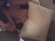 彼女の家でSEX中に「待って、アレ持って来る」って、愛用のバイブレーターを持ってきたw!クリトリスに当てて、僕は腰振り役。しっかり絶頂を迎えてました 2/16