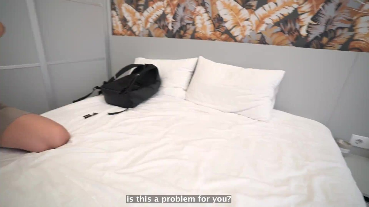 Step sister share a bed with step brother in a hotel room - creampie - Kostenloses Sex-Video - RedTube
