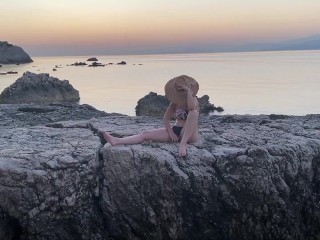 Masturbating at sunset 🌇🌴