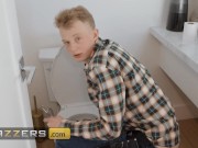 Brazzers - Horny Mature Payton Hall Gives The Plumber Jimmy Michaels A Touch Of Her Hand & Pussy 2/16