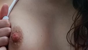 Mis pezones se ponen duros cuando pienso en ti