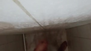 Me masturbo en la ducha