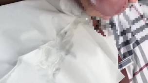 @ges_katu サクッとオナニー ティッシュに収まらず大惨事？！