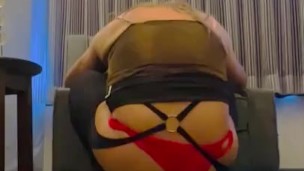 I couldn’t find a top to fuck my tight ass so I had play with myself 