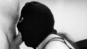 LATINA ME CHUPA MI VERGA HASTA LLENARLA DE SEMEN