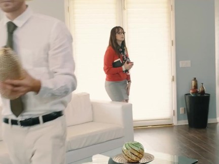 Maid Osa Lovely učí Jane Wilde pořádnou lekci