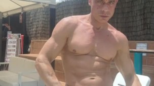Nude muscle show off