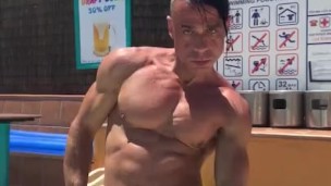 Nude muscle show off