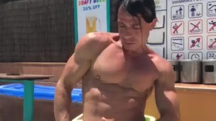 Nude muscle