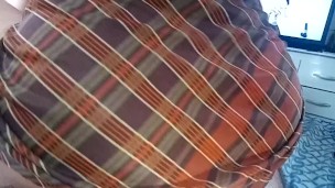with a skirt glued to her ass she fucks me watching porn and delicious ass🍆🍑💦🤤