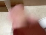 batendo uma no banheiro de um shopping 11/16