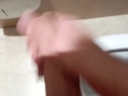 batendo uma no banheiro de um shopping 13/16