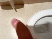 batendo uma no banheiro de um shopping 14/16