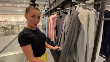 Sales Assistant sucked in Fitting room