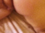 Juego con el culo de mi vecina mientras su esposo trabaja deja que la folle  1/16