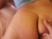 Juego con el culo de mi vecina mientras su esposo trabaja deja que la folle  2/16