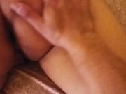 Juego con el culo de mi vecina mientras su esposo trabaja deja que la folle  4/16