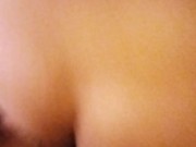 Juego con el culo de mi vecina mientras su esposo trabaja deja que la folle  8/16