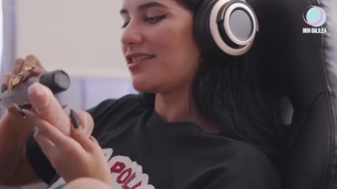 THE DICK SHORT - Min Galilea plays Michael Burry and makes a risky decision in Dick financial market