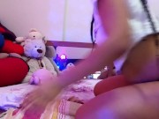 Roçando a buceta na cara do ursinho  3/16