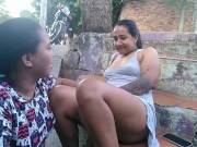 la manicurista me da una rica mamada en publico