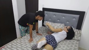 MASAJE CON FINAL FELIZ A MI HERMANASTRA DESPUES DEL COLEGIO 1 PARTE