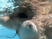 Watch her swim naked underwater in the pool 14/16