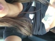 ¡Pago el servicio de UBER desnudándome para el conductor de Uber, me encantó! 12/16