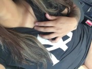 ¡Pago el servicio de UBER desnudándome para el conductor de Uber, me encantó! 2/16