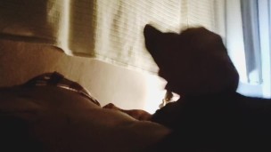 Verga super dura y corrida increíble entre las sombras.