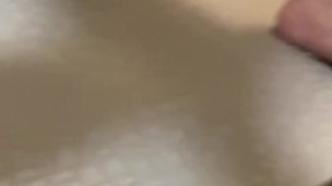 仮性包茎ちんぽのM男がおしっこ放尿する