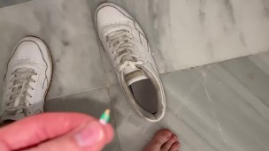 Macrophilia - gym shoe humiliation
