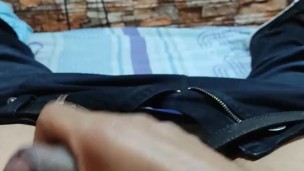 Me la jalo viendo una buena porno