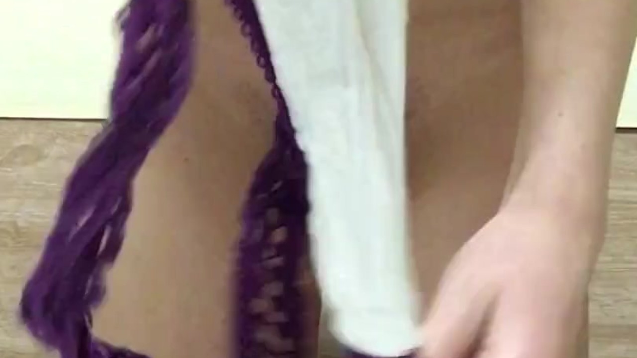 After walking during menstruation, the pad got dirty. Tampon inside me - Free Sex Video - RedTube
