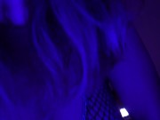 mamma in lingerie a rete cavalca un dildo e schizza come un vulcano 14/16