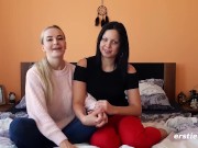 Ersties: Diese Freundinnen finden es heiß, beobachtet zu werden 3/16