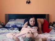 Ersties: Diese Freundinnen finden es heiß, beobachtet zu werden 8/16