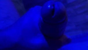 Je me branle dans le hammam avec douche après un massage avec la masseuse